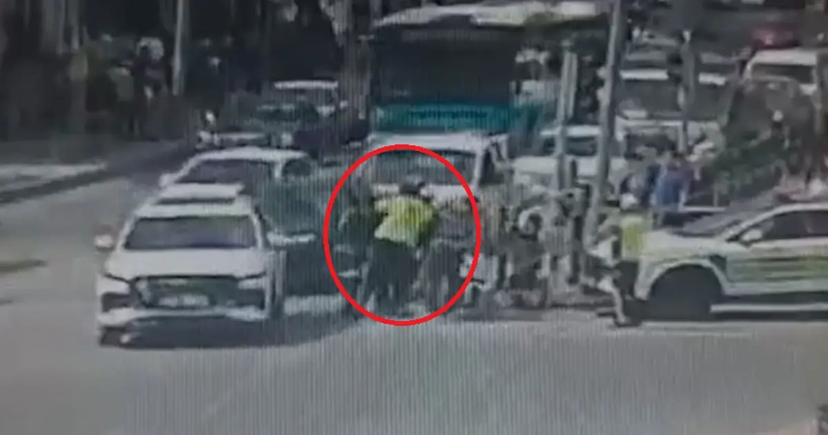 Motokurye, polislerin ‘heimlich’ manevrası ile hayata tutundu