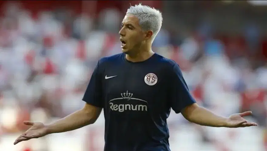 Süper Lig'de de oynamıştı, dünyaca ünlü futbolcu gözaltına alındı. Sorgusu 10 saat sürdü 5