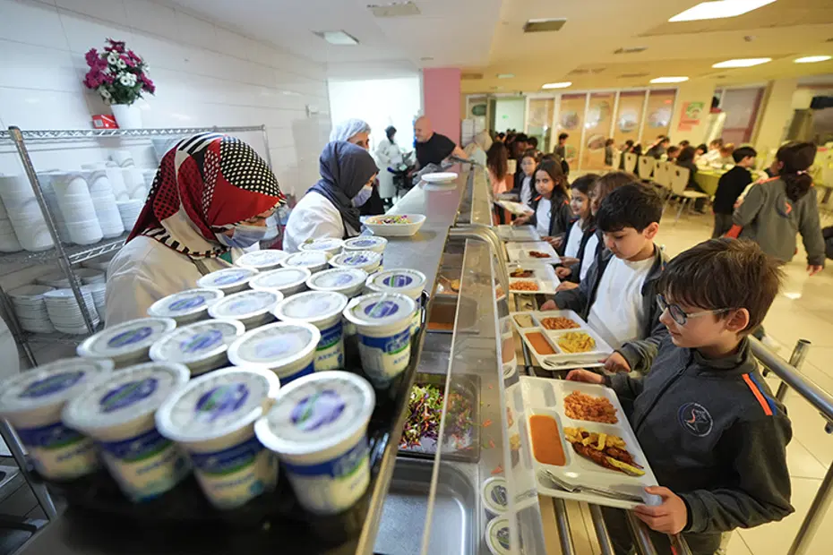 Okullarda ücretsiz öğle yemeği için anket