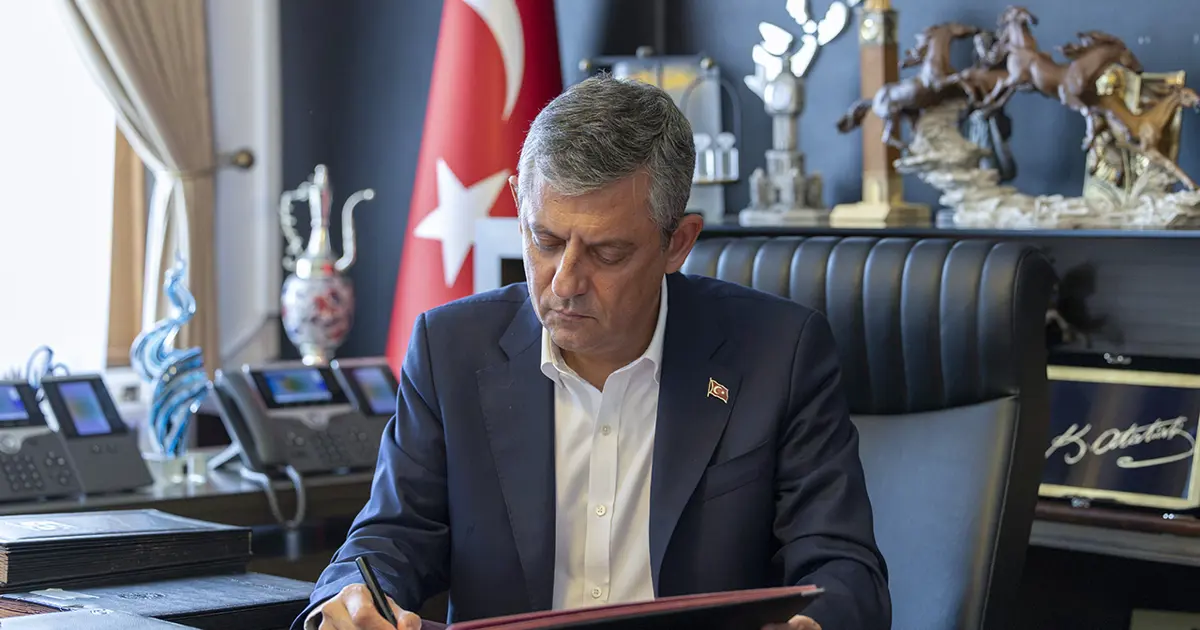 Özgür Özel ve 91 milletvekili CHP'den istifa etti