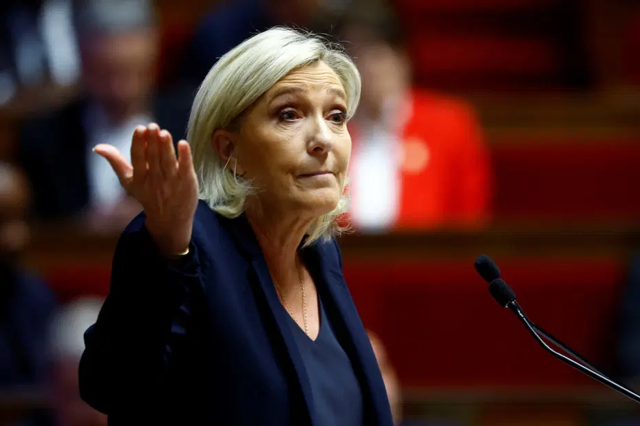 Fransa'daki kaos devam ediyor. Le Pen sokaktaki öfkeyi oya çevirme peşinde