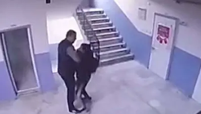 Okul müdürü öğrenciyi merdivenden itti iddiası: Soruşturma başlatıldı