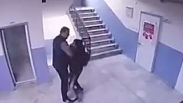 Otizmli öğrenciyi merdivenden ittiği iddia edilen okul müdürü tutuklandı