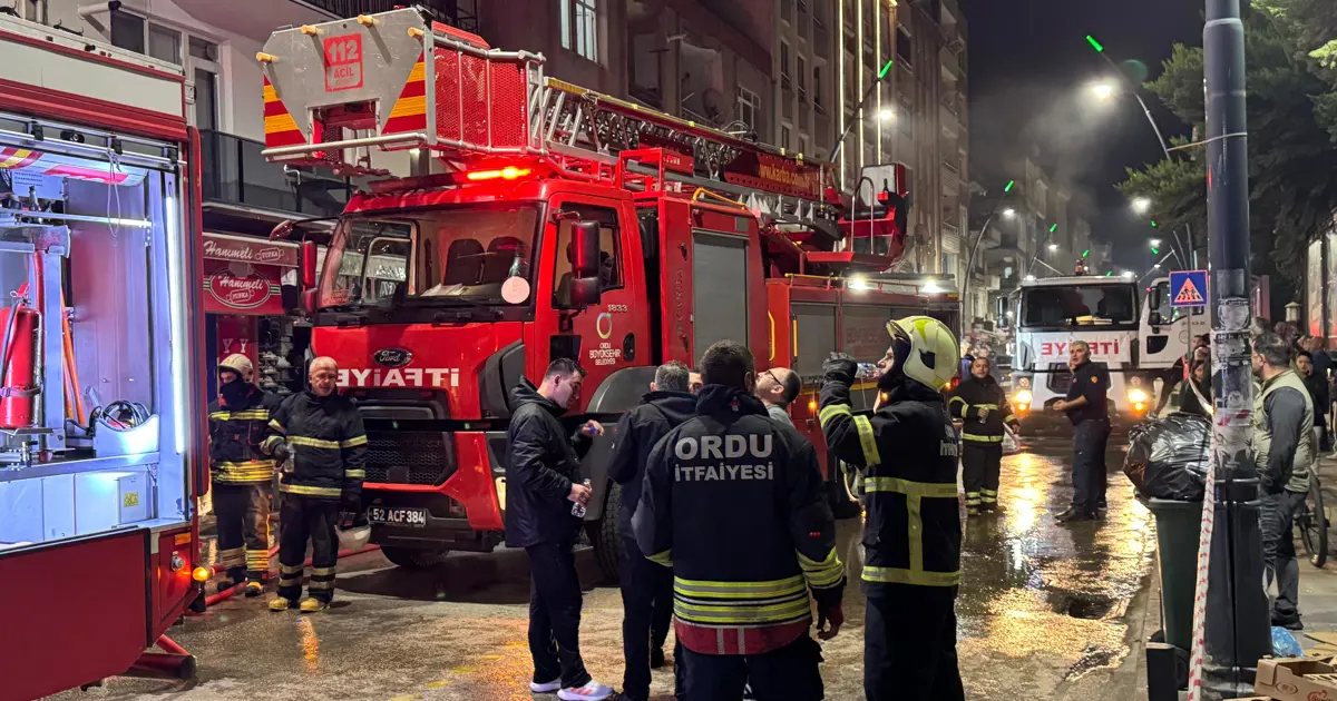 Ordu’da 4 katlı apartmanın çatısında yangın