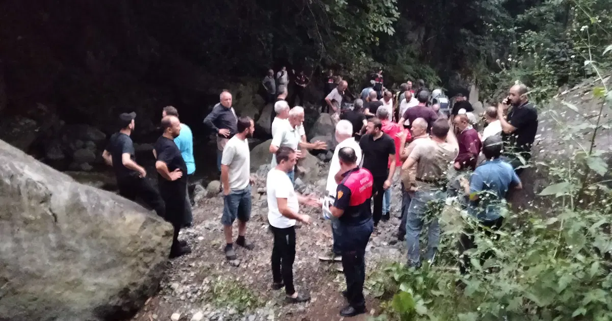 İki kız kardeşin cansız bedenleri dere kenarında bulundu