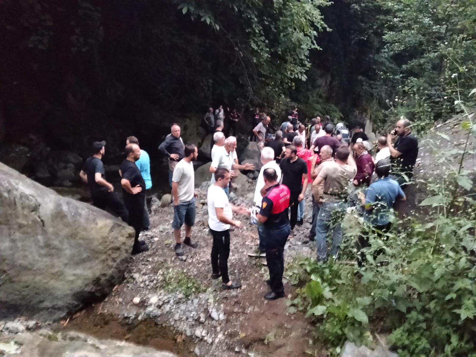 İki kız kardeşin cansız bedenleri dere kenarında bulundu