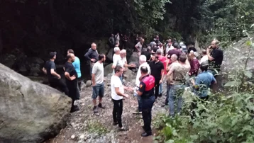 İki kız kardeşin cansız bedenleri dere kenarında bulundu