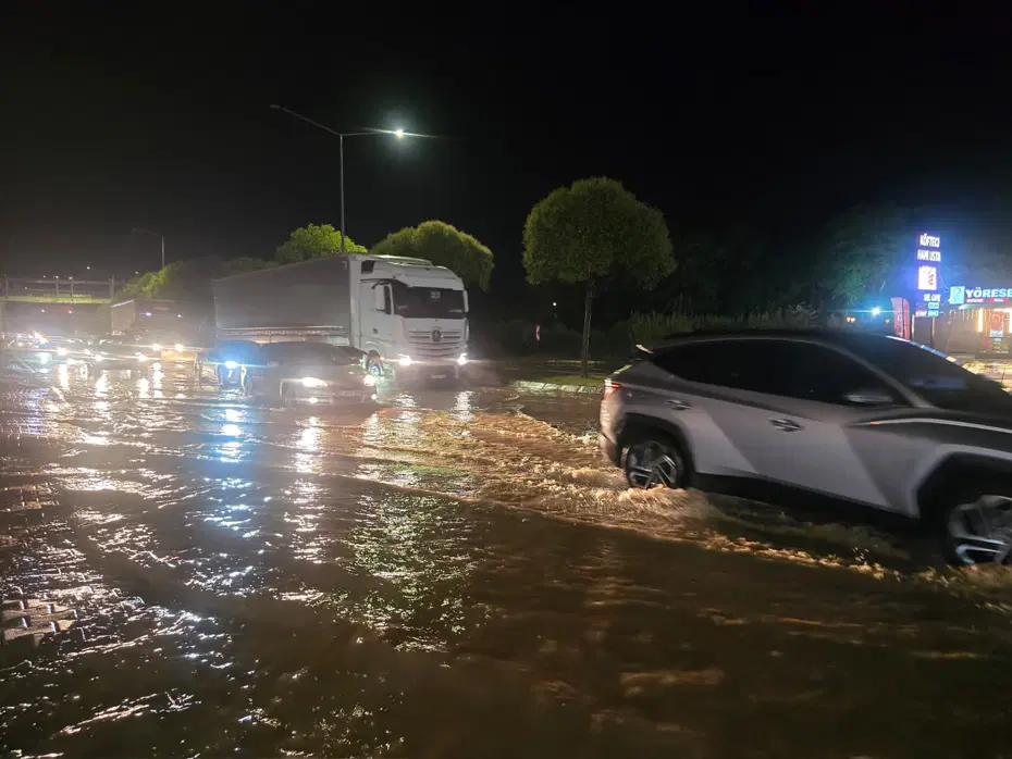 3 ili sağanak ve fırtına vurdu