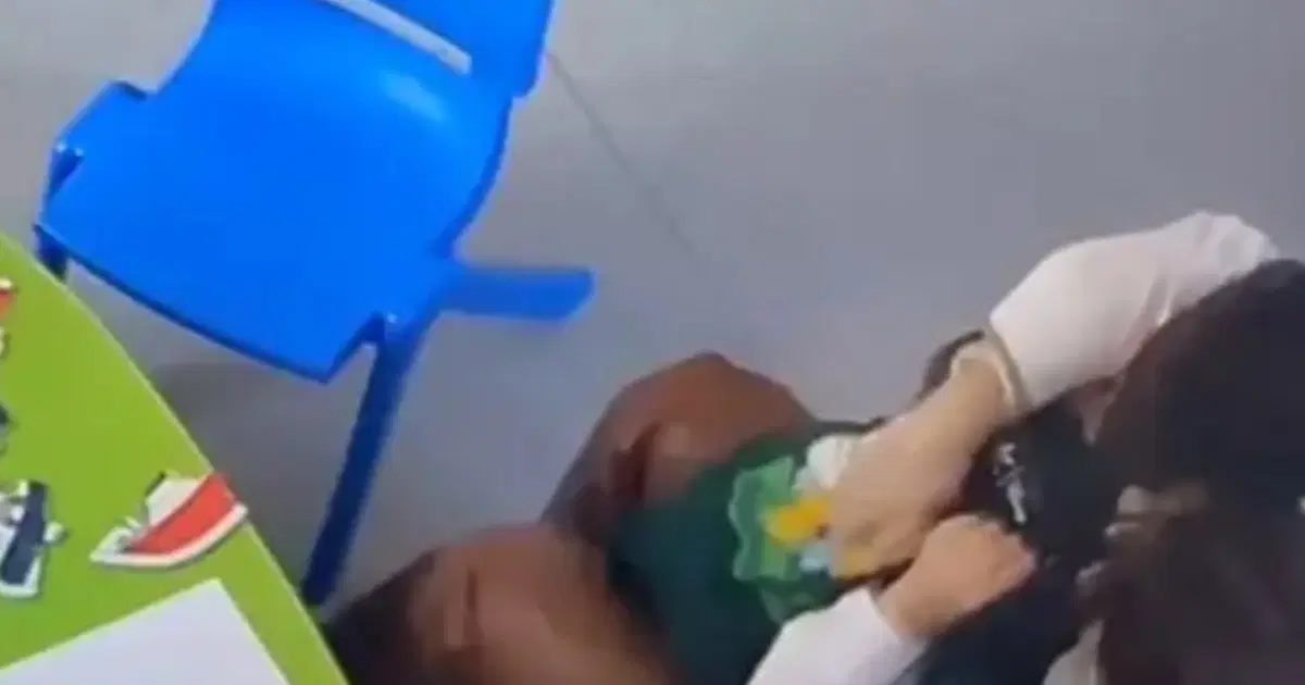 Otizmli çocuğu darbetmekle suçlanan eğitmen ‘işkence’den yargılanacak