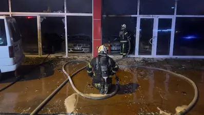 "İntikam" için galeriyi kundakladı