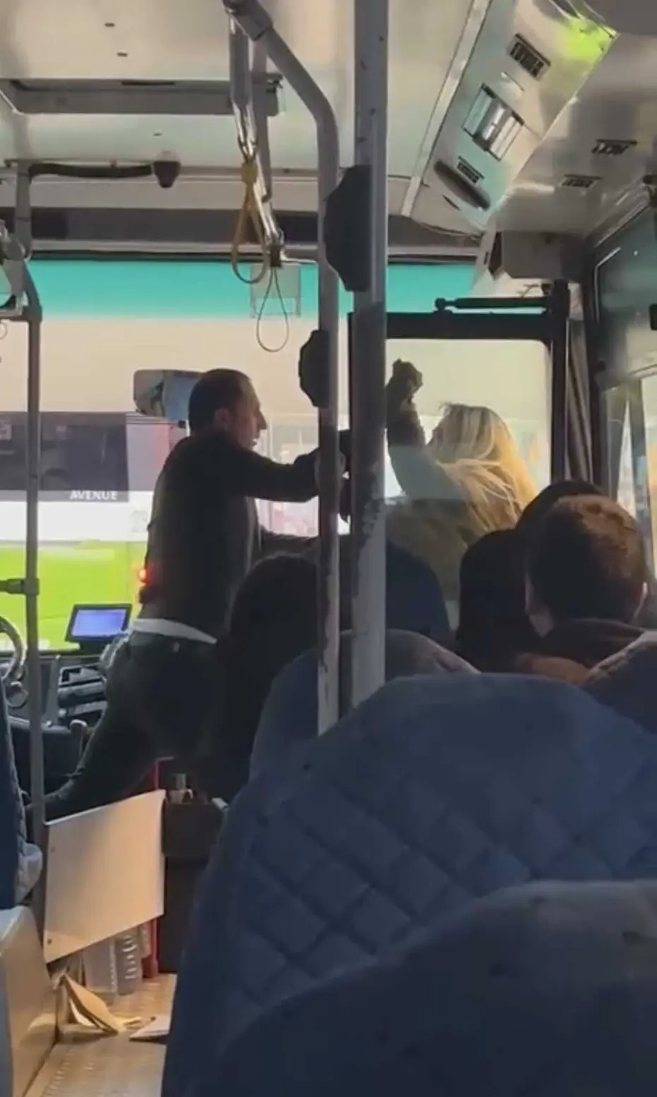 Otobüs şoförü ile kadın yolcunun yumruklu kavgası