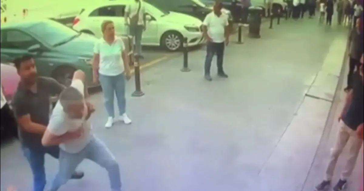 Otogara babasını almaya gelen taksici ile duraktaki şoförler arasında bıçaklı kavga