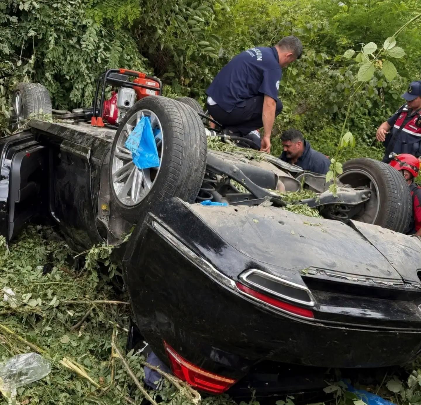 Giresun'da otomobil fındık bahçesine yuvarlandı. 2 ölü, 3 yaralı