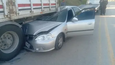 Ankara'da otomobil, park halindeki TIR'a çarptı. Yaralılar var