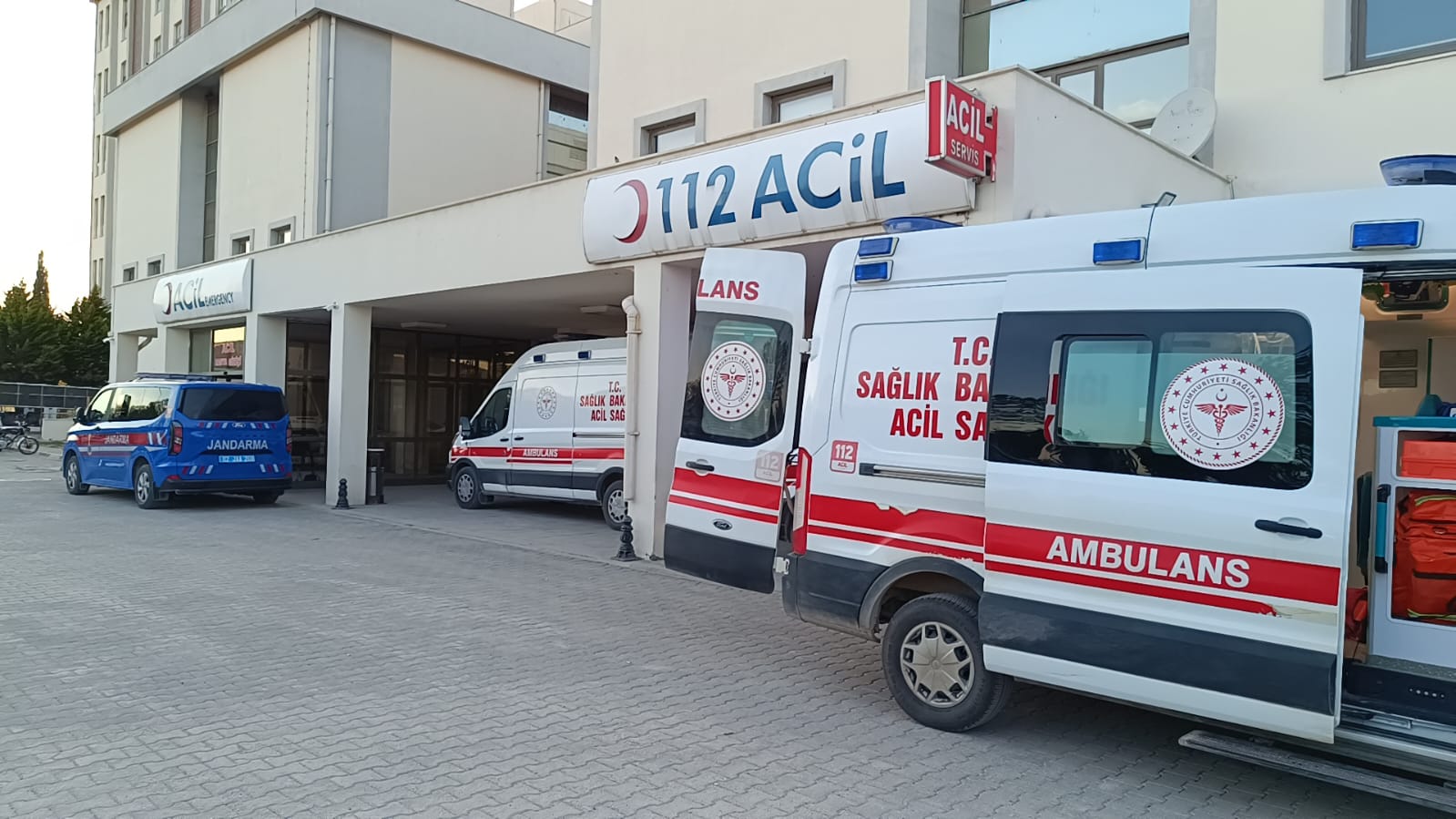 Adıyaman'da otomobil şarampole devrildi. Yaralılar var
