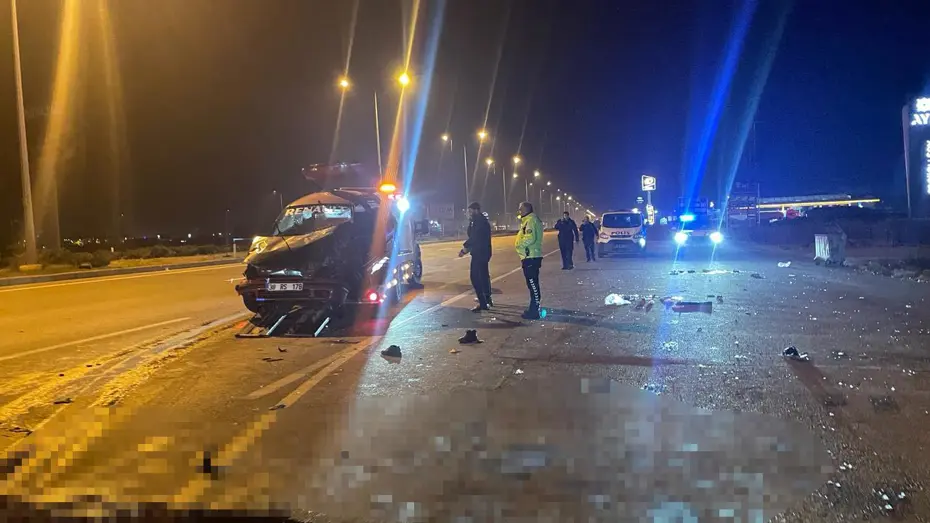 Takla attı, karşı şeride savruldu: 1 ölü, 2 yaralı