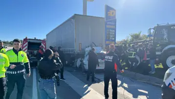 Sinop'ta trafik kazası: TIR'a arkadan çarpan otomobil sürücüsü hayatını kaybetti