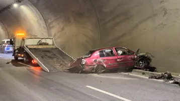 Zonguldak'ta kontrolden çıkan araç tünel duvarına çarptı