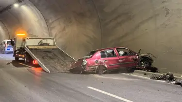 Zonguldak'ta kontrolden çıkan araç tünel duvarına çarptı