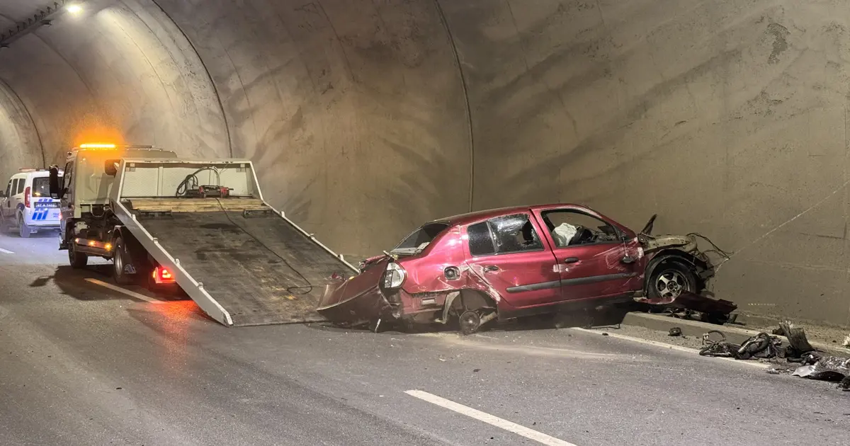 Zonguldak'ta kontrolden çıkan araç tünel duvarına çarptı