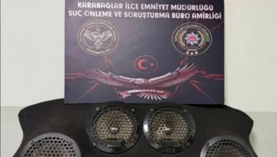 Otomobilin camını kırıp teyp ve ses sistemi çalan 2 şüpheli yakalandı