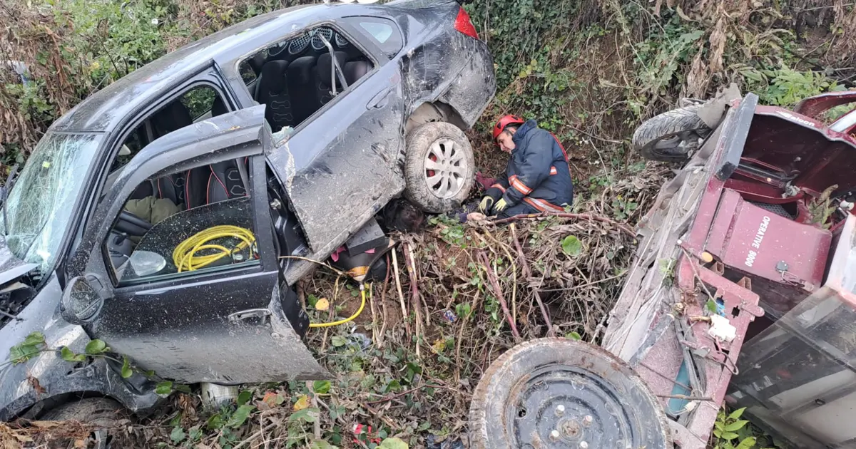 Otomobille çarpışan 3 tekerlekli motosikletteki çift yaşamını yitirdi
