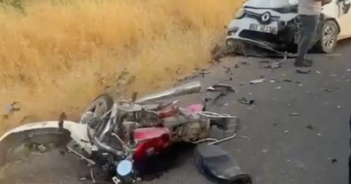 Otomobille çarpışan motosikletteki iki kişi hayatını kaybetti