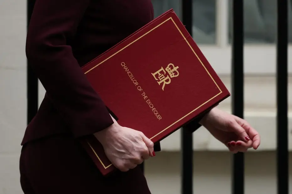 İngiltere'de bütçe açığını kapatmak için dev vergi artışı planı