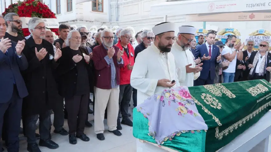 İpek Tanrıyar cenazedeki kıyafeti nedeniyle yapılan eleştirilere açıklama yaptı