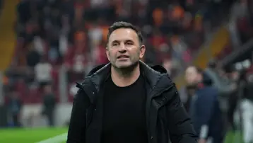 Galatasaray'da Okan Buruk, maça damga vuran pozisyonu "Doğal konumda" diyerek açıkladı