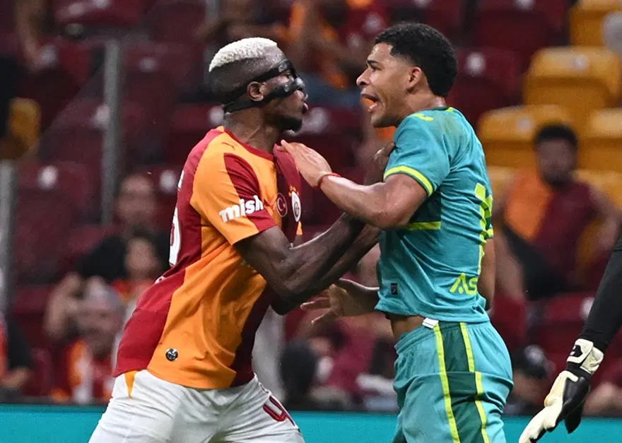 Galatasaray-Villarreal maçında olay. Osimhen'i 5 kişi zor tuttu 