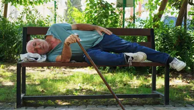 Boşandı, evini satamadı, parkta yatıyor. "Tek bir isteğim var"