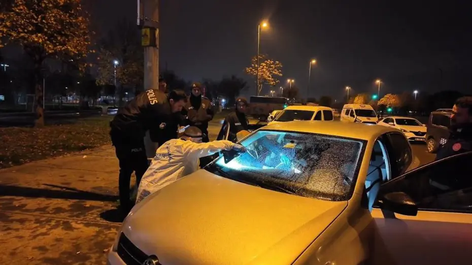 Park halindeki araçtan ceset çıktı