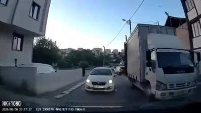 Trafikte ilginç anlar: 'Aracım arıza yaptı' dedi, yol vermedi