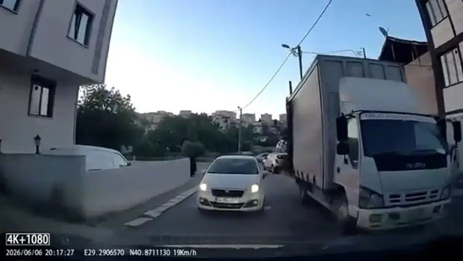 Trafikte ilginç anlar: 'Aracım arıza yaptı' dedi, yol vermedi