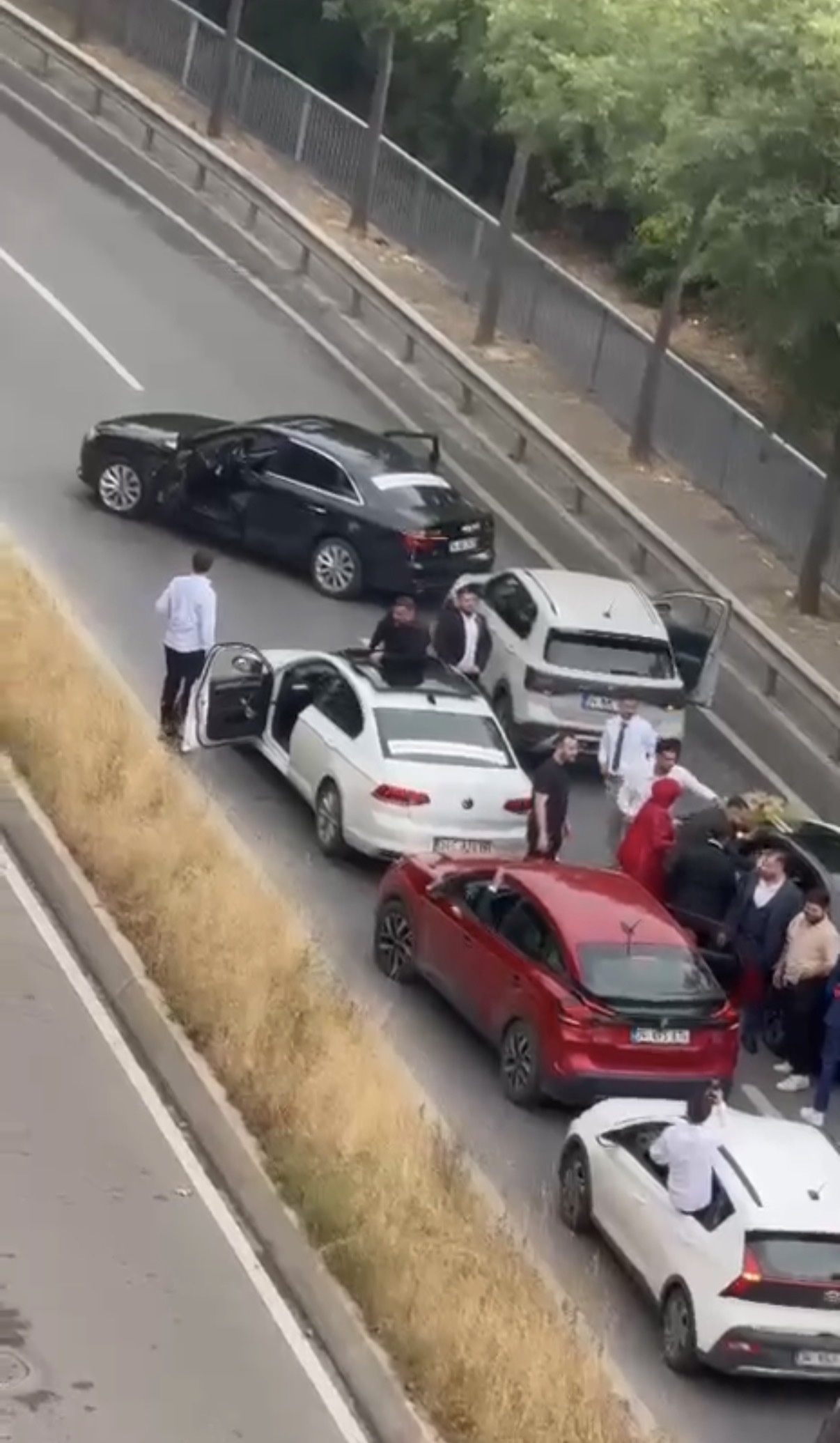 Düğün konvoyuyla trafiği kitlediler: 289 bin 986 lira ceza