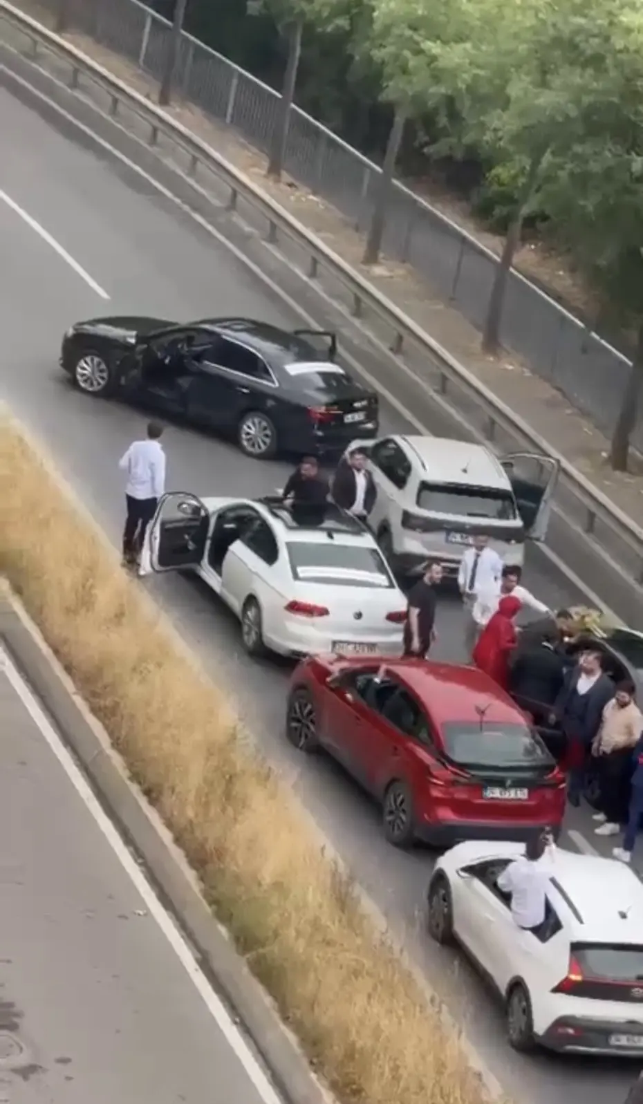 Düğün konvoyuyla trafiği kitlediler: 289 bin 986 lira ceza