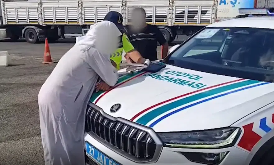 Plakasındaki harfi değiştiren sürücüye büyük ceza 2 Plakasındaki harfi değiştiren sürücüye büyük ceza 2