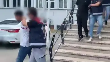 Polis rol yaptı, dolandırıcılar yakayı ele verdi