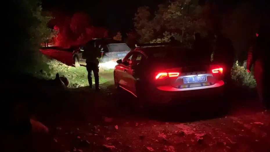 30 kilometrelik takip... Aracı çamura saplandı, ormana kaçtı