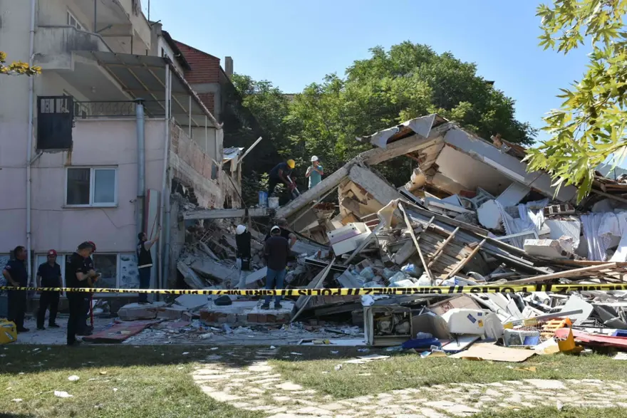 "ESKİDEN ÇOK AZ BİR AKTİVİTESİ VARDI"
 3