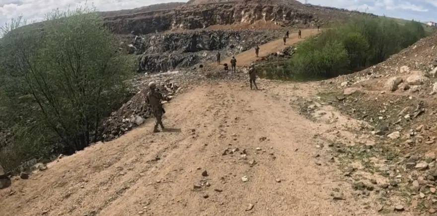 Tunceli’de hakkında kesinleşmiş hapis cezası bulunan suç örgütü lideri, Pülümür Vadisi’nde PÖH ve JÖH timlerinin, İHA ve