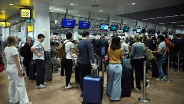 Sahte pasaport çetesi yakayı ele verdi. İsrail düzenlemiş gibi gösterip İngiltere'ye gitmeye çalıştılar