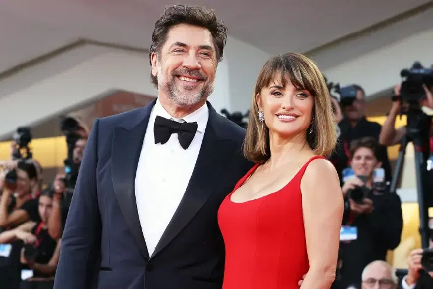 Penelope Cruz ve Javier Bardem Venedik'i fethetti. 16 dakika boyunca ayakta alkışlandılar 1 Penelope Cruz ve Javier Bardem Venedik'i fethetti. 16 dakika boyunca ayakta alkışlandılar 1