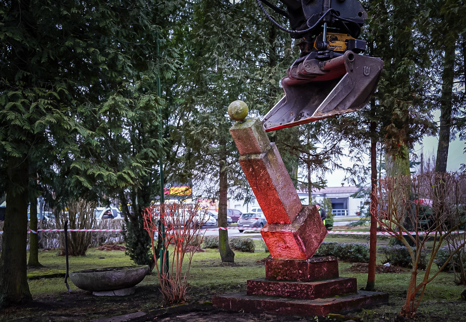 Polonya’da bir Sovyet anıtı daha törenle yıkıldı
