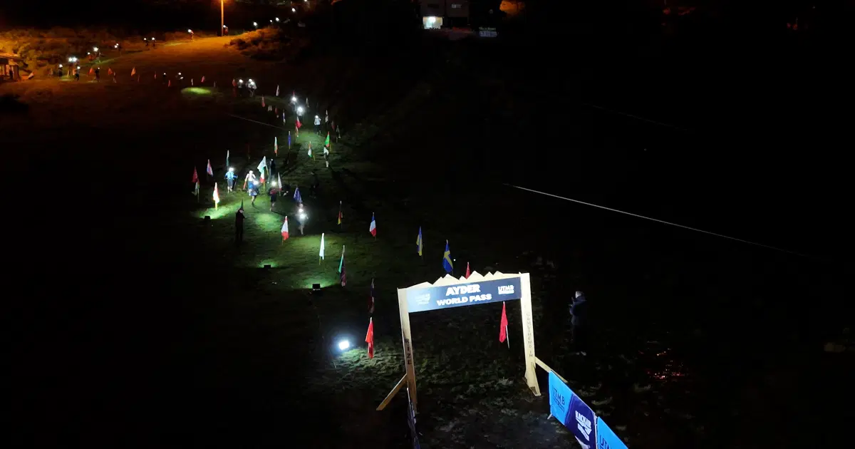 Geceyi kafa lambalarıyla aydınlattılar. 62 ülkeden 2 bin sporcu Rize'de