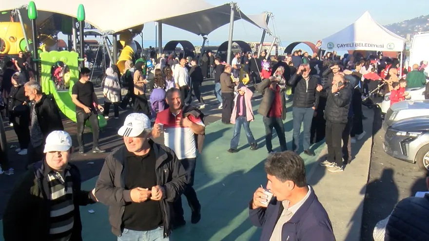 Rize'deki festivalde 2 ton hamsi 2 saatte tüketildi 3