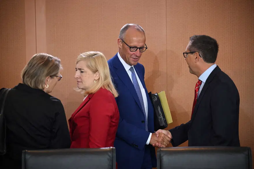 Almanya'da 10 milyar euroluk vergi indirimi kabineden geçti Almanya'da 10 milyar euroluk vergi indirimi kabineden geçti