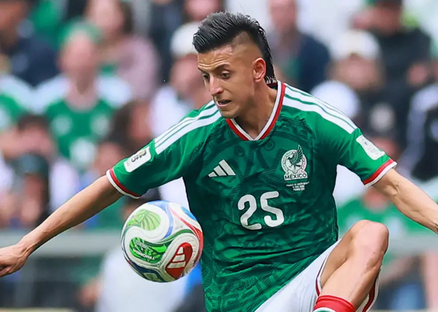 ROBERTO ALVARADO (MEKSİKA) 10