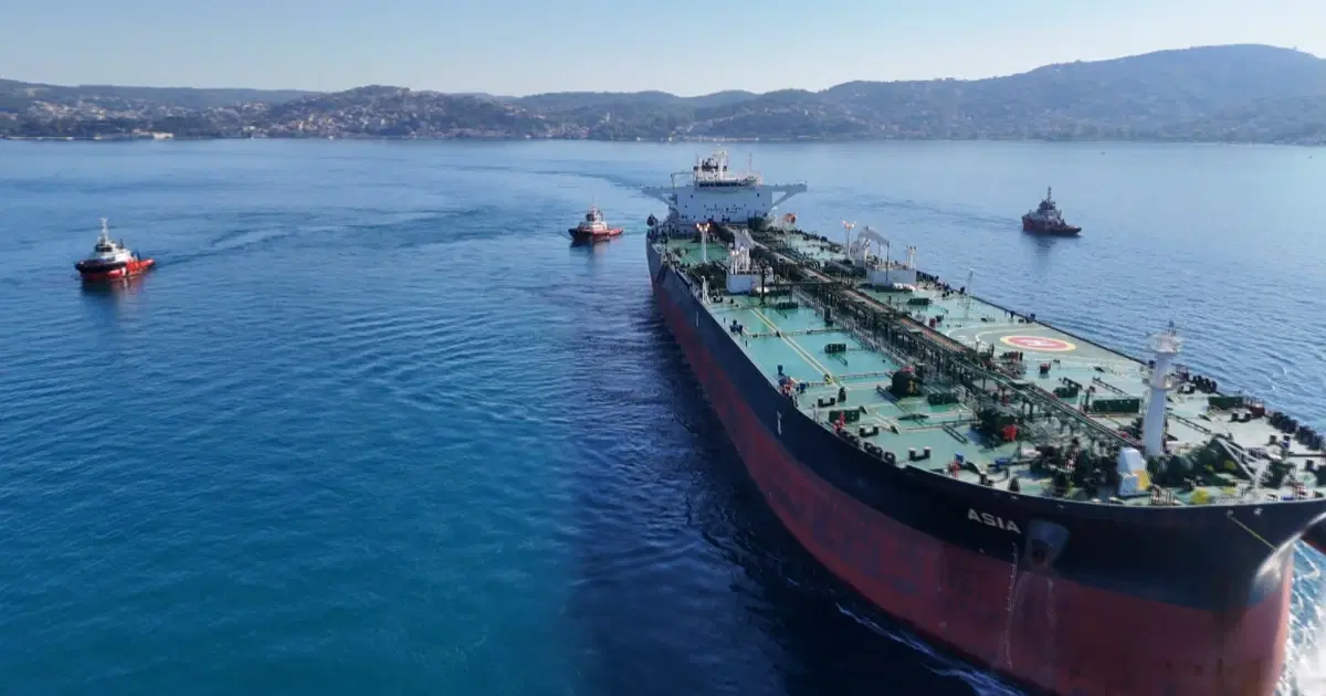Rusya'da İHA saldırısına uğrayan tanker İstanbul Boğazı'nda